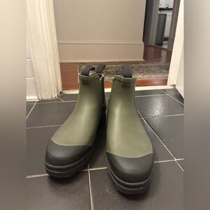Everlane Green and Black Rain & Snow Boots